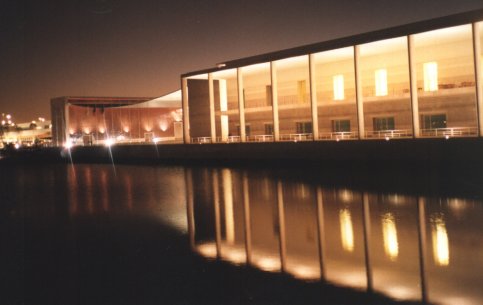 Doca dos Olivais e Pavilhao de Portugal